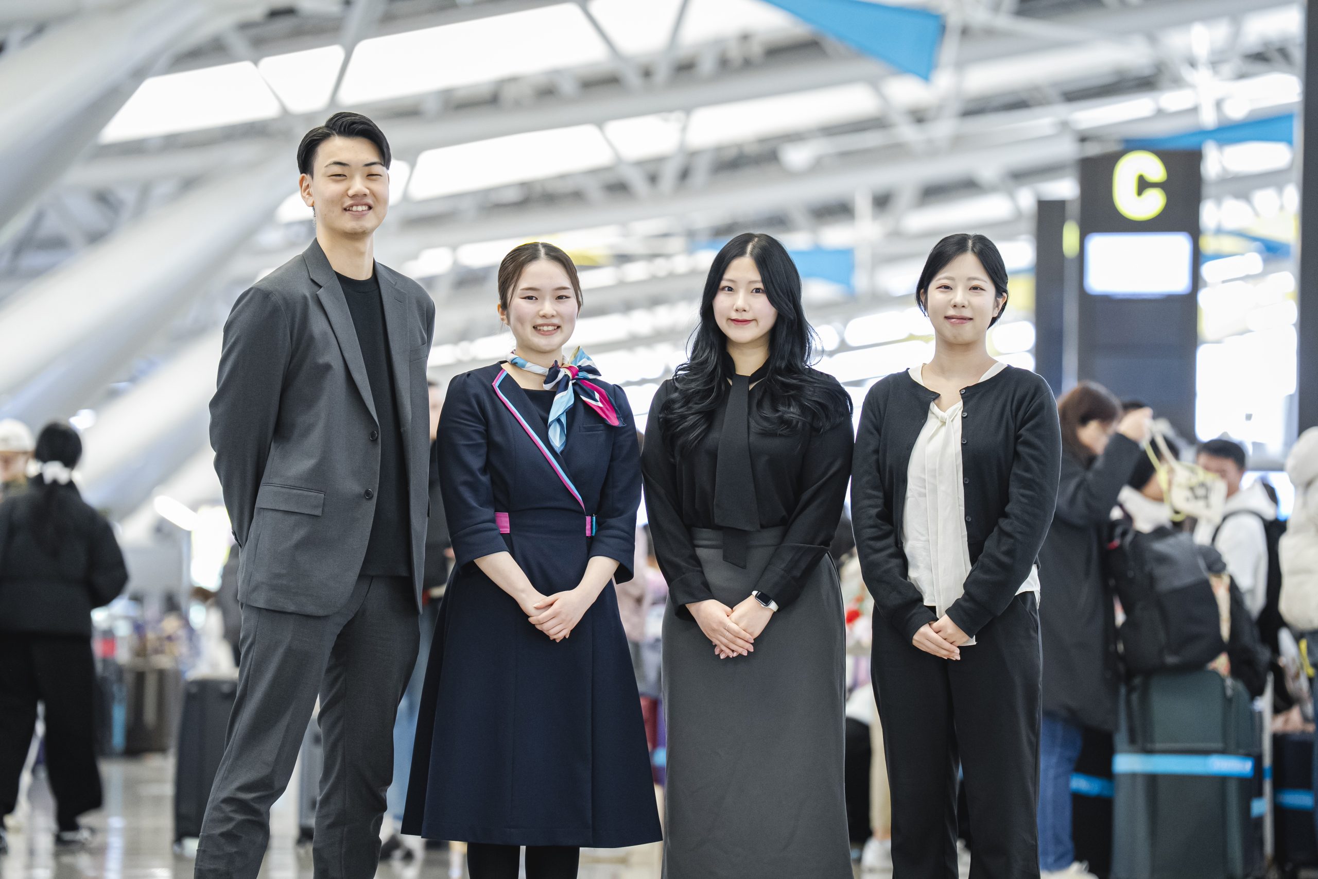 失敗も手応えもすべてがチカラに。 事務系職種の若手4人が語り合う、現場と成長