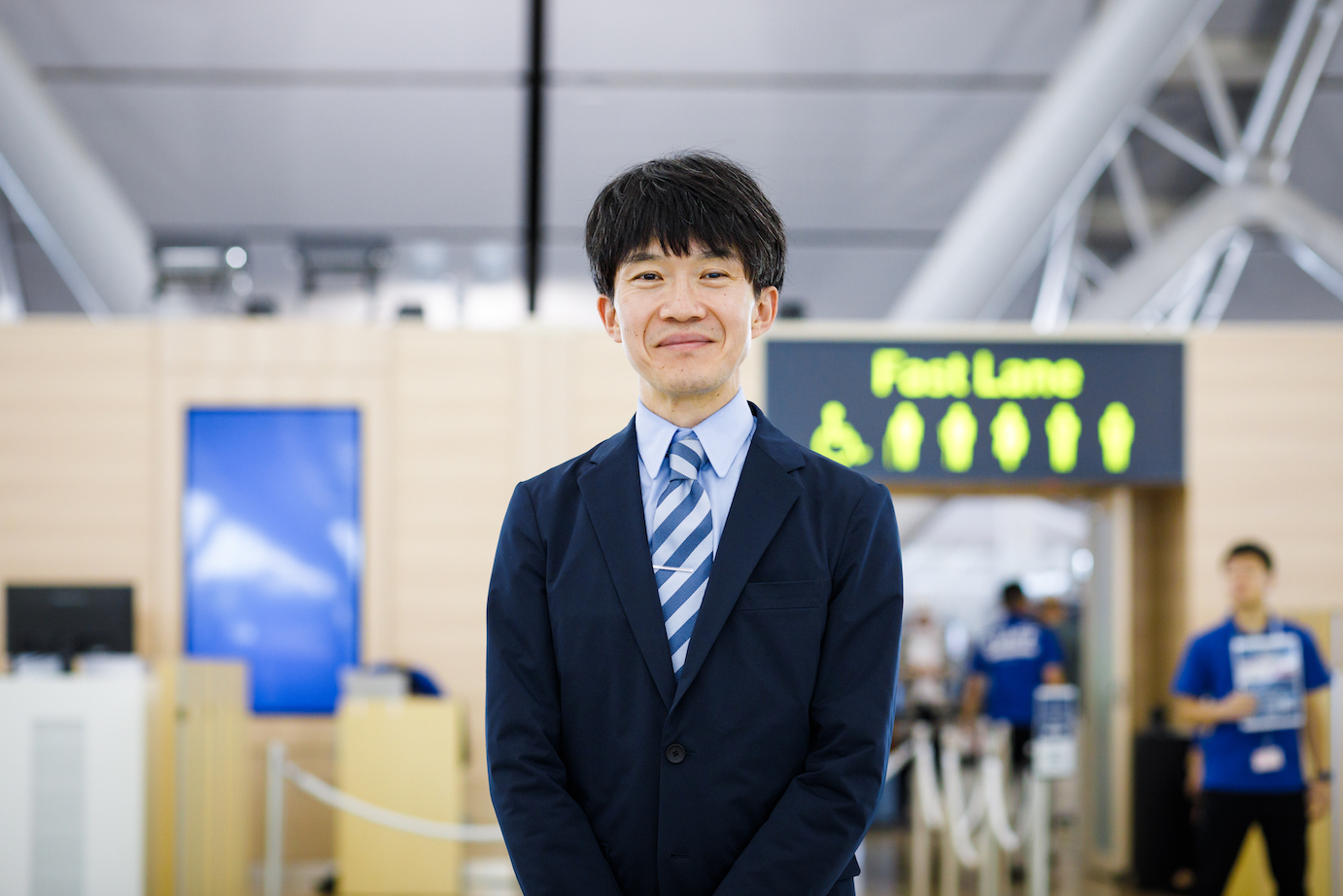 関西国際空港 第1ターミナルビル リノベーションで機械設備を担当したKさんの写真／Photo of Mr. K, who was in charge of mechanical equipment in the renovation of the Kansai International Airport Terminal 1 Building
