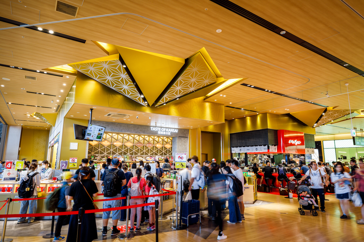 関西国際空港 第1ターミナルビル、MOODエリアの一部「CURIOUS」の写真／Photo of the Curious Mood Area, one of the four Mood Areas in the Kansai International Airport's Terminal 1 Building