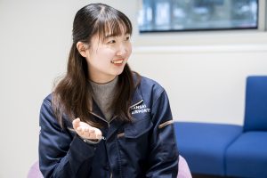 関西エアポートグループの社風について話すI.Hさん/I.H. talks about the corporate culture at Kansai Airport Group