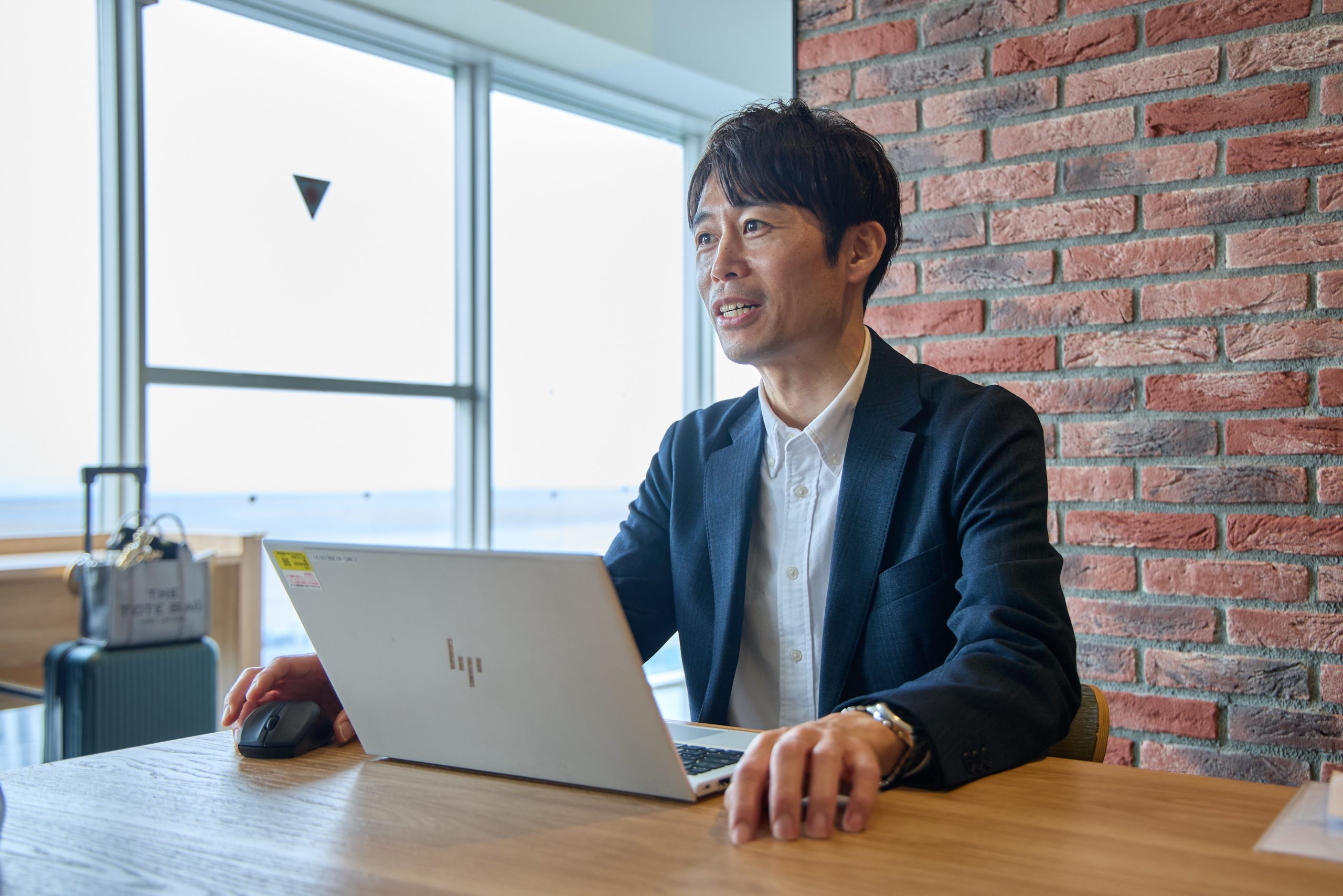 神戸空港20周年について語るW.Nさん／Mr W.N. discusses Kobe Airport's 20th anniversary